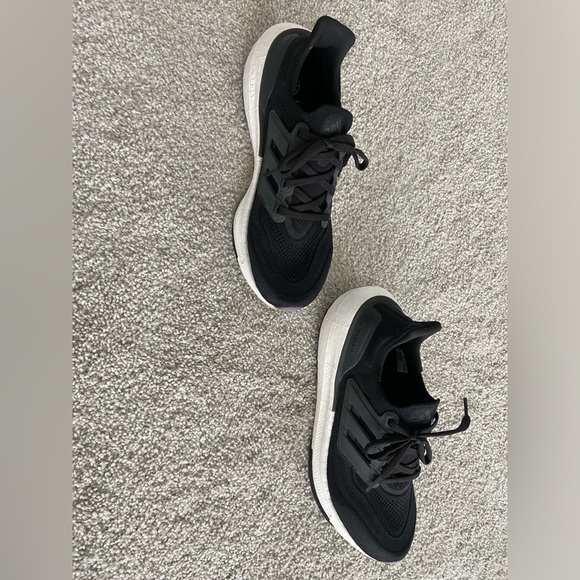 Women’s adidas ultra-boost sneakers. Size 8.5 - Picture 4 of 6